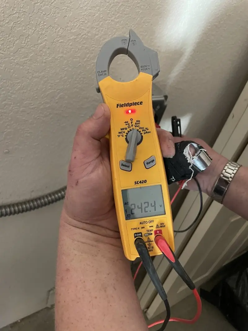 Voltage testing with clamp meter during Circuit Breaker Repair in North Manheim